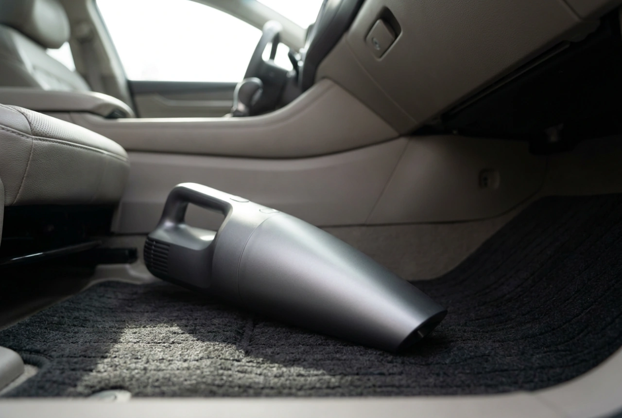 Hoe de accuduur van een snoerloze stofzuiger in de auto te verlengen